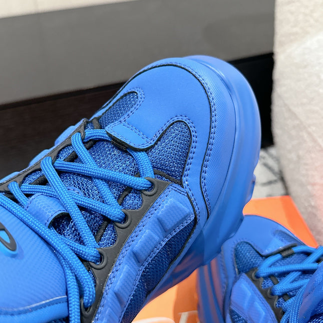 SNEAKER IN COBALT BLUE CALFSKIN AND BREATHABLE MESH 175311