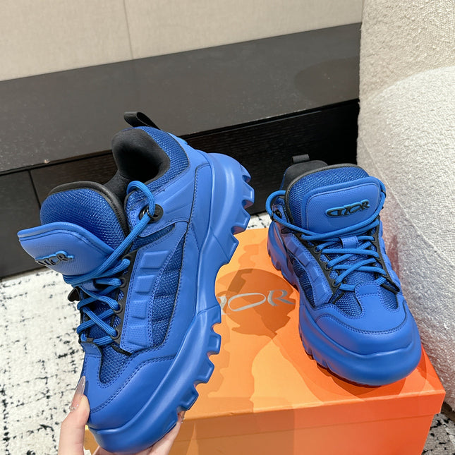 SNEAKER IN COBALT BLUE CALFSKIN AND BREATHABLE MESH 175311