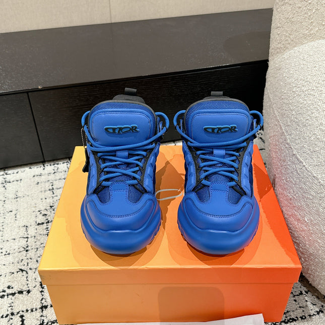 SNEAKER IN COBALT BLUE CALFSKIN AND BREATHABLE MESH 175311