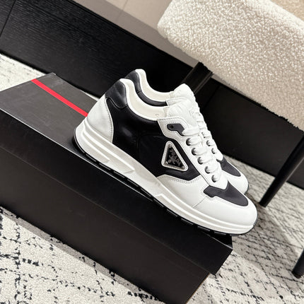 PRADA 25S MEN SNEAKERS LOGO IN WHITE AND BLACK NUBUCK AND CANVAS