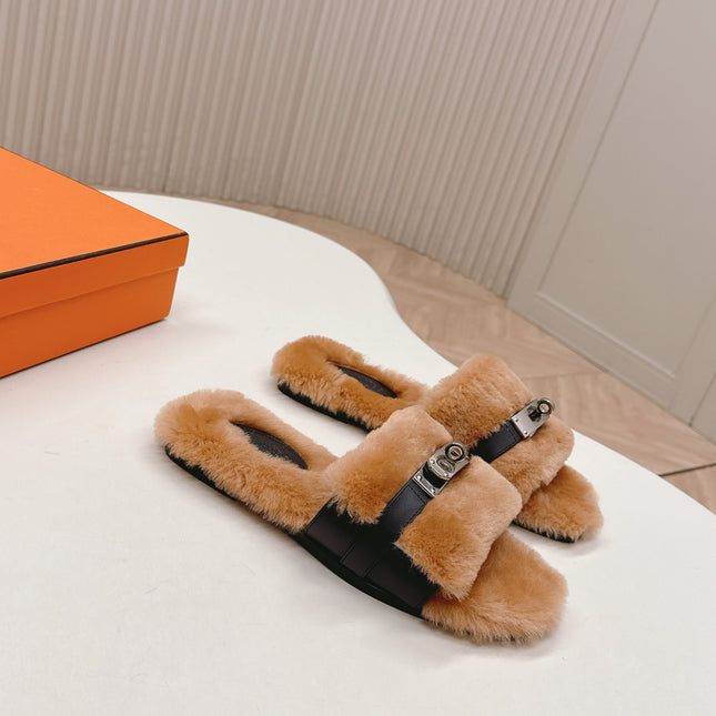 HM 25S ORAN SANDAL IN CLAY ORANGE SHEARLING WITH SILVER HARDWARE