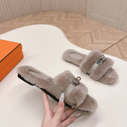 HM 25S ORAN SANDAL IN PALE BEIGE GRAY SHEARLING WITH SILVER HARDWARE