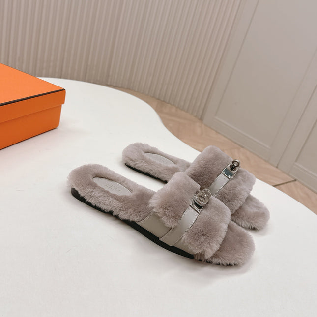 HM 25S ORAN SANDAL IN PALE BEIGE GRAY SHEARLING WITH SILVER HARDWARE