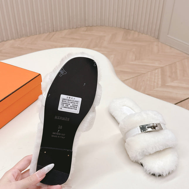 HM 25S ORAN SANDAL IN WHITE SHEARLING WITH SILVER HARDWARE