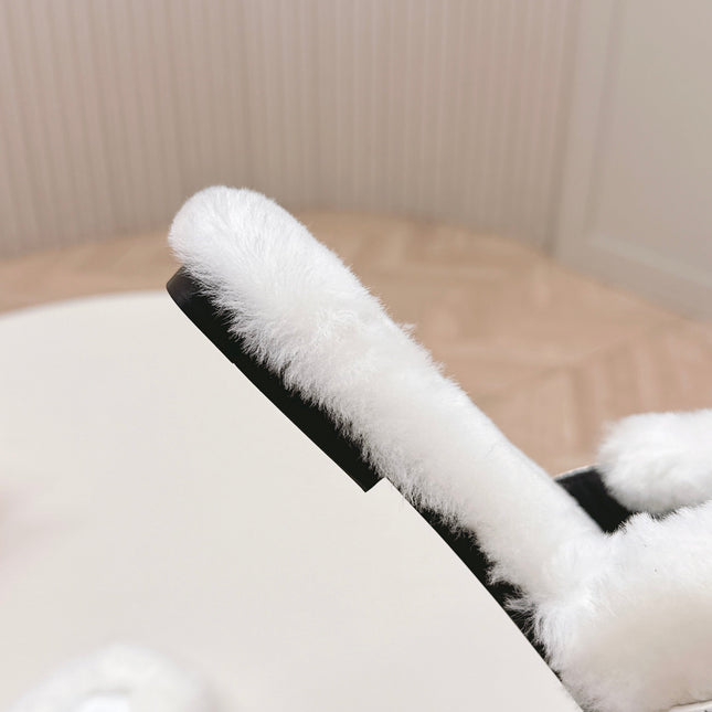 HM 25S ORAN SANDAL IN WHITE SHEARLING WITH SILVER HARDWARE