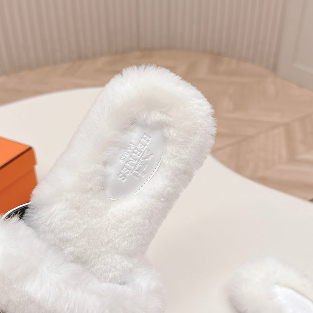HM 25S ORAN SANDAL IN WHITE SHEARLING WITH SILVER HARDWARE