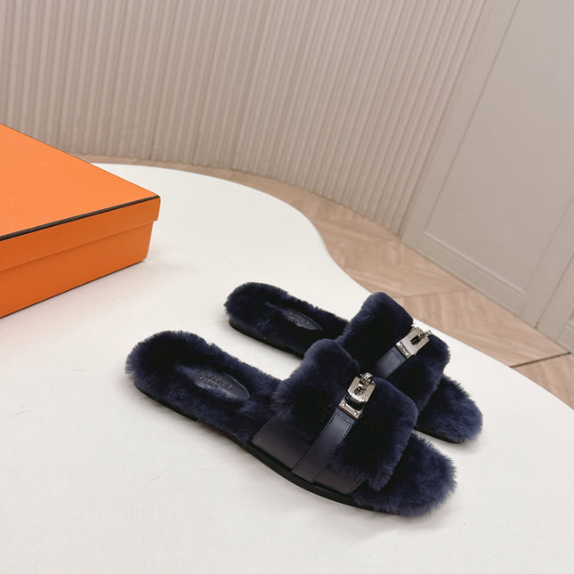 HM 25S ORAN SANDAL IN CHARCOAL NAVY SHEARLING WITH SILVER HARDWARE