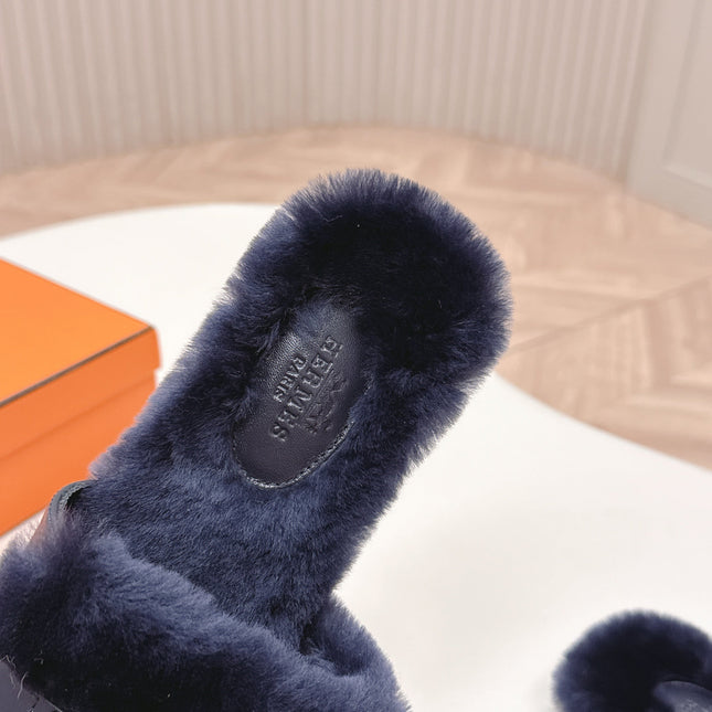 HM 25S ORAN SANDAL IN CHARCOAL NAVY SHEARLING WITH SILVER HARDWARE