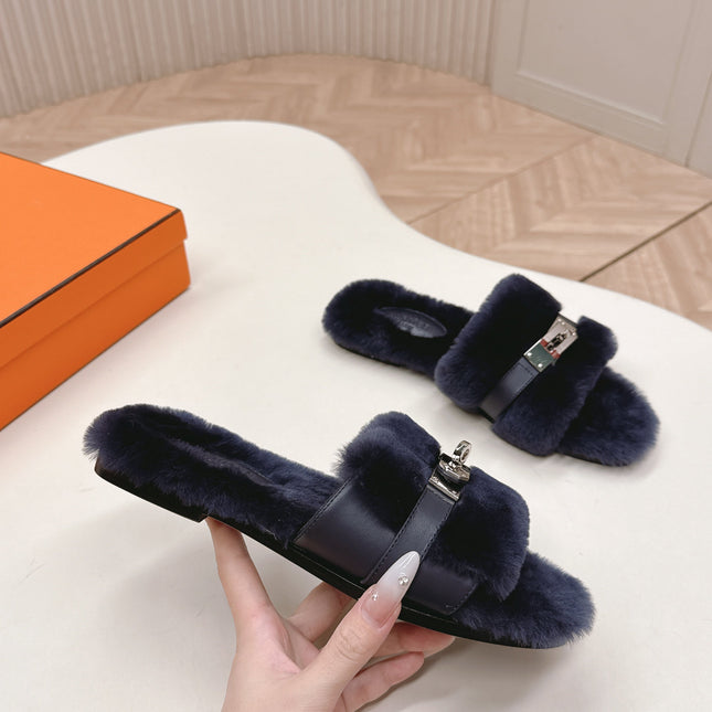 HM 25S ORAN SANDAL IN CHARCOAL NAVY SHEARLING WITH SILVER HARDWARE