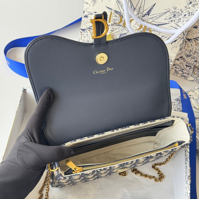 DIOR 25S MEDIUM SADDLE POUCH WITH CHAIN 21 IN BLUE DIOR OBLIQUE JACQUARD CANVAS