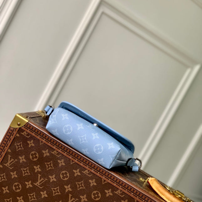 PULSE MESSENGER 22.5 IN BLUE MONOGRAM COATED CANVAS AND CALFSKIN