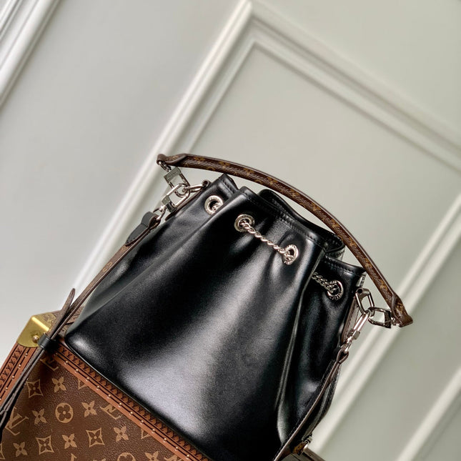 NO WAY VIBE HANDBAG 22.5 IN BLACK LAMBSKIN SILVER HARDWARE