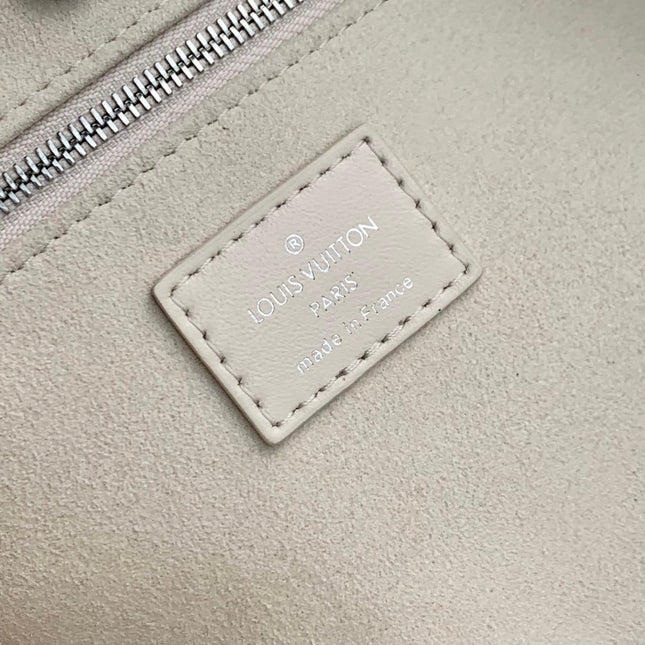 CARRYALL CARGO VIBE PM 33.5 IN VANILLE LAMBSKIN BORWN MONOGRAM TAG