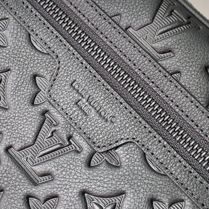 POCHETTE KASAI 24.5 IN BLACK MONOGRAM SHADOW CALFSKIN