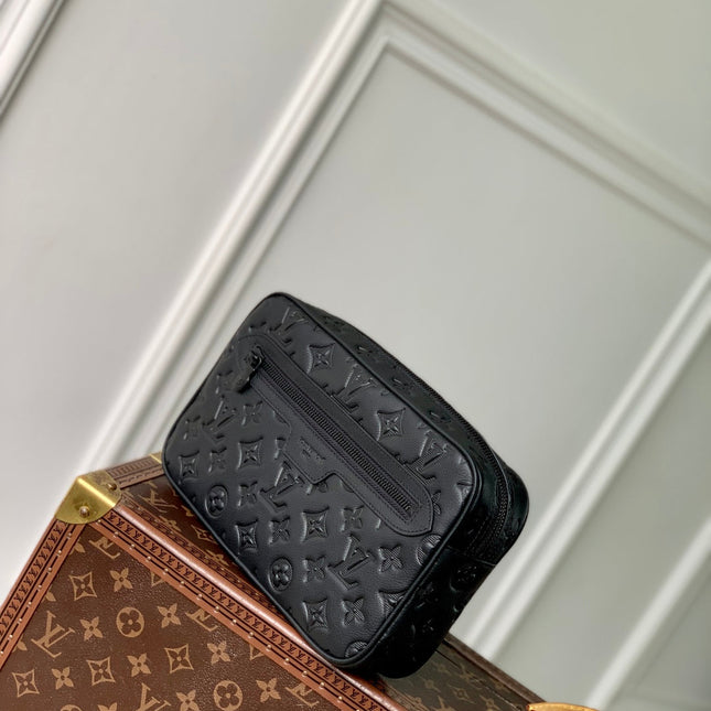 POCHETTE KASAI 24.5 IN BLACK MONOGRAM SHADOW CALFSKIN