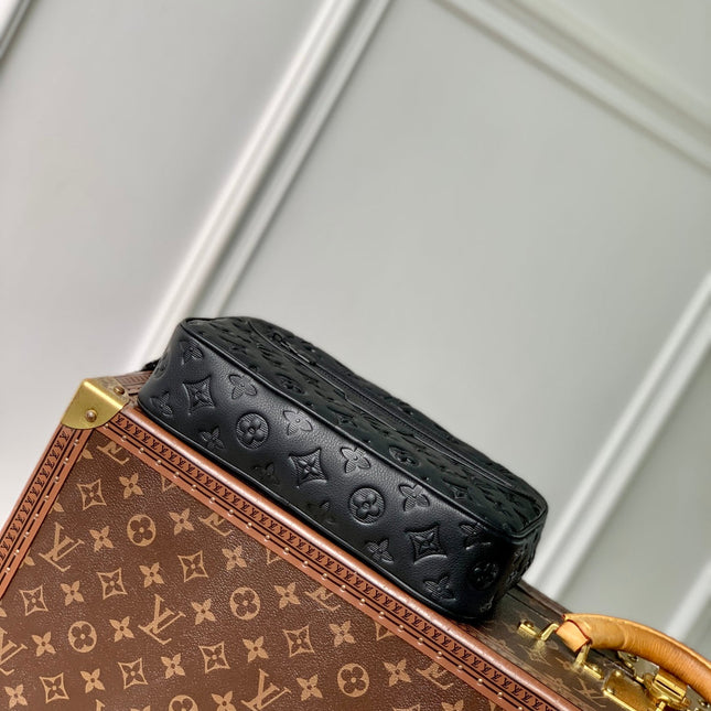 POCHETTE KASAI 24.5 IN BLACK MONOGRAM SHADOW CALFSKIN