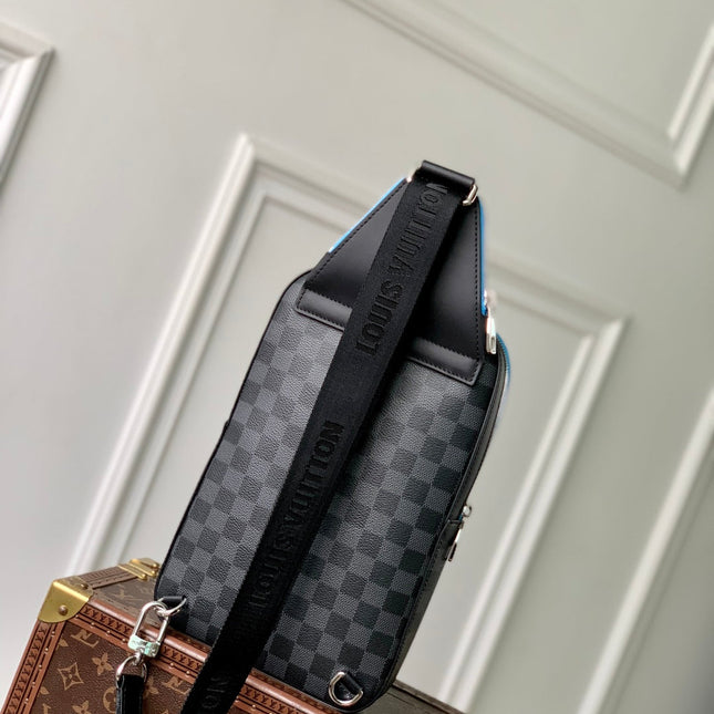 AVENUE SLINGBAG 31 IN BLACK AND GREY DAMIER GRAPHITA CANVAS CALFSKIN