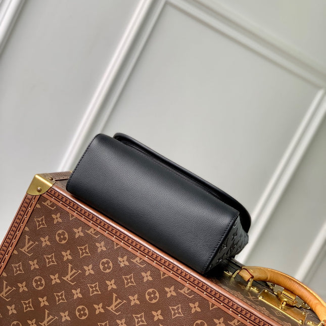PULSE MESSENGER 26.6 IN BLACK MONOGRAM SHADOW EMBOSSED CALFSKIN