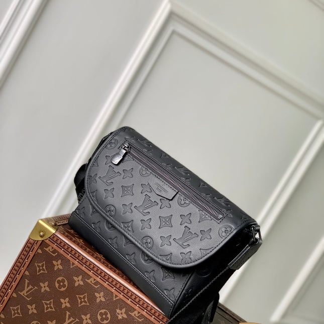 PULSE MESSENGER 26.6 IN BLACK MONOGRAM SHADOW EMBOSSED CALFSKIN