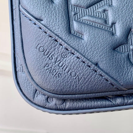 TRIO MESSENGER 25 IN BLUE MONOGRAM SHADOW CALFSKIN