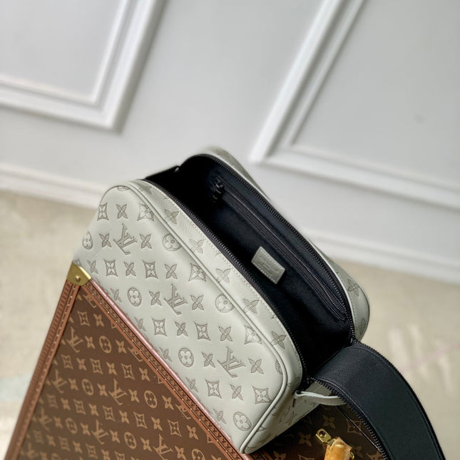 DOPP KIT 28 IN LIGHT GREY MONOGRAM SHADOW CALFSKIN