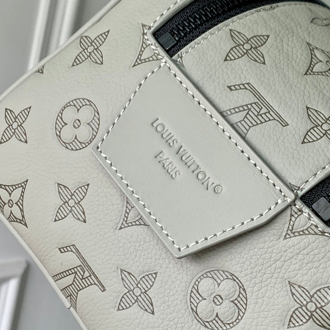 DOPP KIT 28 IN LIGHT GREY MONOGRAM SHADOW CALFSKIN