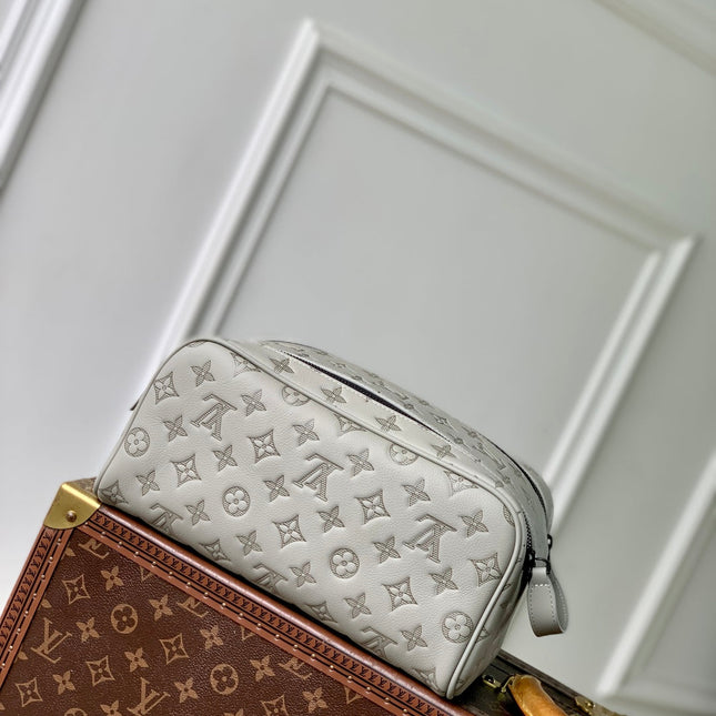 DOPP KIT 28 IN LIGHT GREY MONOGRAM SHADOW CALFSKIN