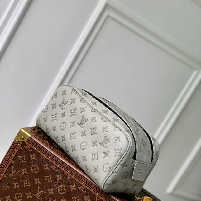 DOPP KIT 28 IN LIGHT GREY MONOGRAM SHADOW CALFSKIN
