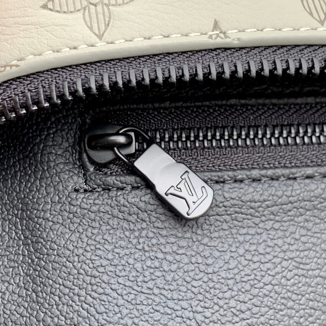DOPP KIT 28 IN LIGHT GREY MONOGRAM SHADOW CALFSKIN