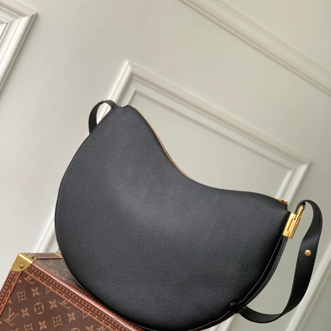 LOW KEY COOKIE MM 32 IN BLACK CALFSKIN BROWN MONOGRAM TAG