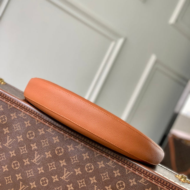 LOW KEY COOKIE MM 32 IN COGNAC BROWN CALFSKIN GOLD HARDWARE