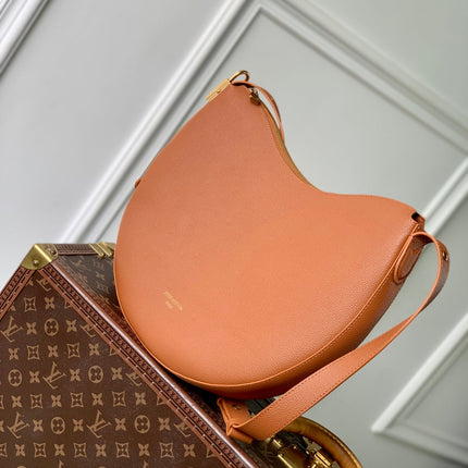 LOW KEY COOKIE MM 32 IN COGNAC BROWN CALFSKIN GOLD HARDWARE
