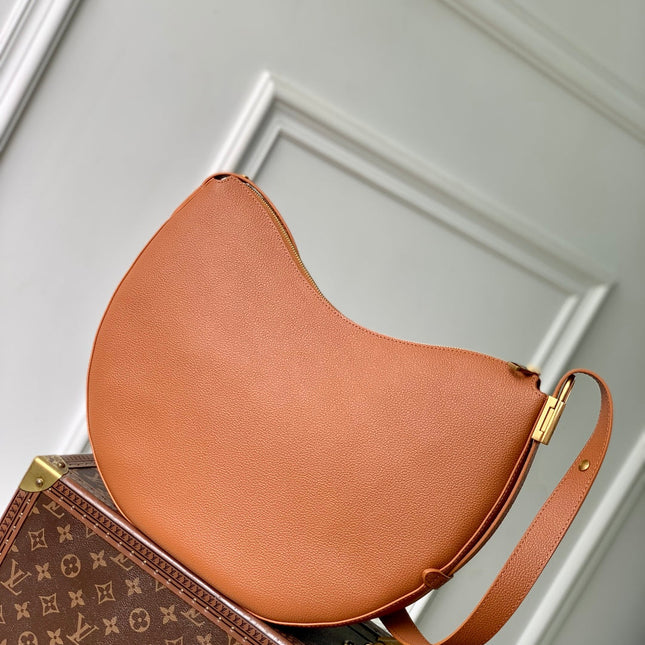 LOW KEY COOKIE MM 32 IN COGNAC BROWN CALFSKIN GOLD HARDWARE