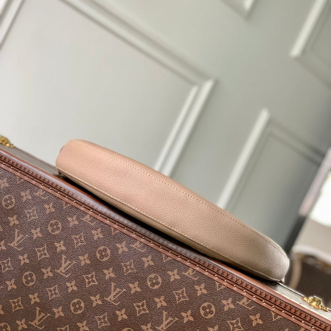 LOW KEY COOKIE MM 32 IN WALNUT BROWN CALFSKIN BROWN MONOGRAM TAG