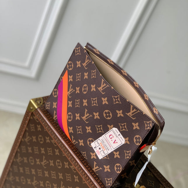 RIO TOILET POUCH 25 IN BROWN CANVAS MONOGRAM GOLD LOCK