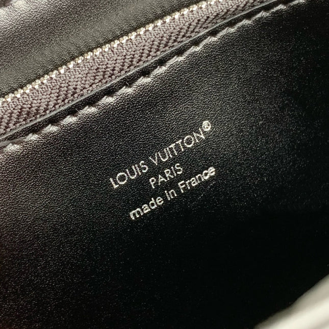TWIST SLIM 19 IN BLACK TAURILLON CALFSKIN WITH PEARL CHAIN