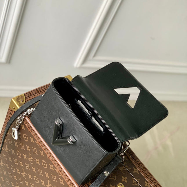 TWIST SLIM 19 IN BLACK TAURILLON CALFSKIN WITH PEARL CHAIN