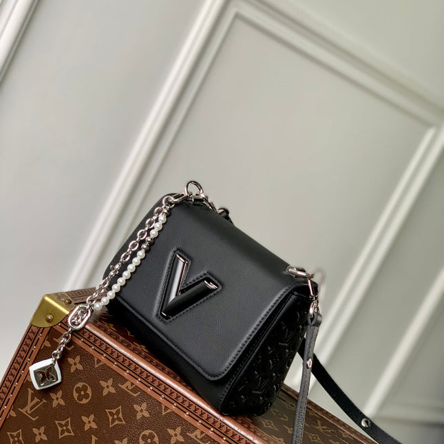 TWIST SLIM 19 IN BLACK TAURILLON CALFSKIN WITH PEARL CHAIN