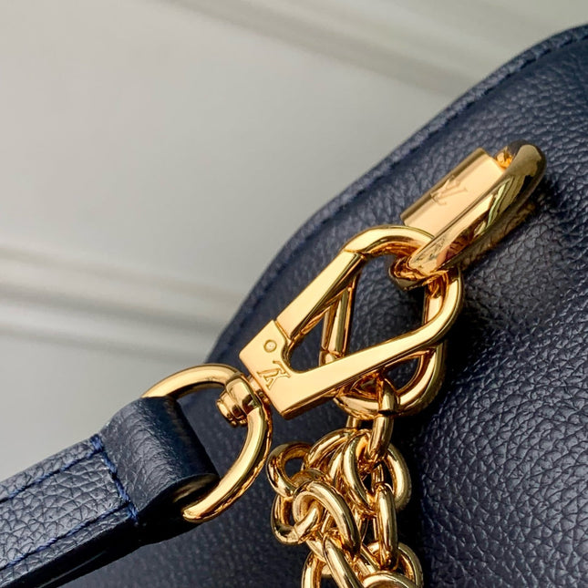 TWIST SLIM 19 IN NAVY BLUE TAURILLON CALFSKIN GOLD HARDWARE