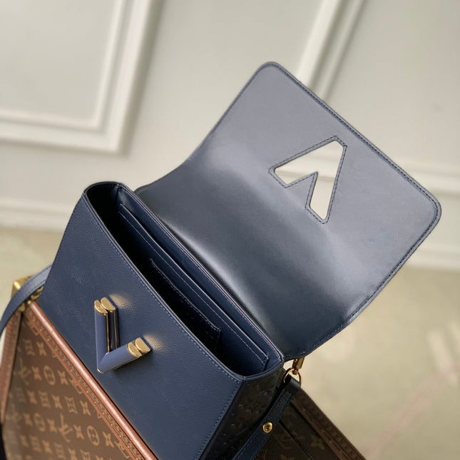 TWIST SLIM 19 IN NAVY BLUE TAURILLON CALFSKIN GOLD HARDWARE