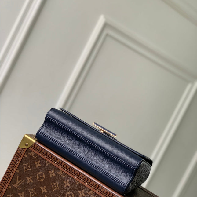 TWIST SLIM 19 IN NAVY BLUE TAURILLON CALFSKIN GOLD HARDWARE