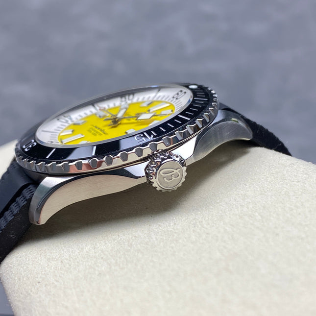 SUPEROCEAN AUTOMATIC 44 YELLOW AND WHITE DIAL BLACK RUBBER STRAP