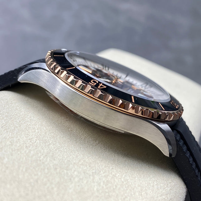 SUPEROCEAN AUTOMATIC 44 STEEL AND RED GOLD CASE WHITE MIX BLACK DIAL
