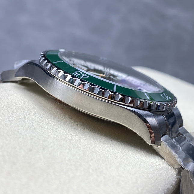 SUPEROCEAN AUTOMATIC 44 STEEL CASE GREEN CERAMIC BEZEL