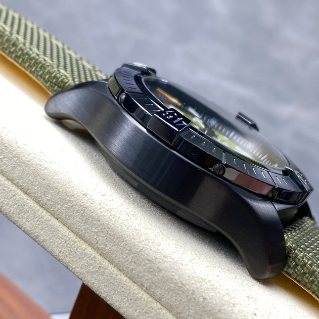 AVENGER CHRONOGRAPH TITANIUM CASE ARMY GREEN NYLON STRAP