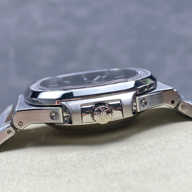 NAUTILUS STEEL ATTACHED DIAMOND BEZEL DARK BLUE DIAL