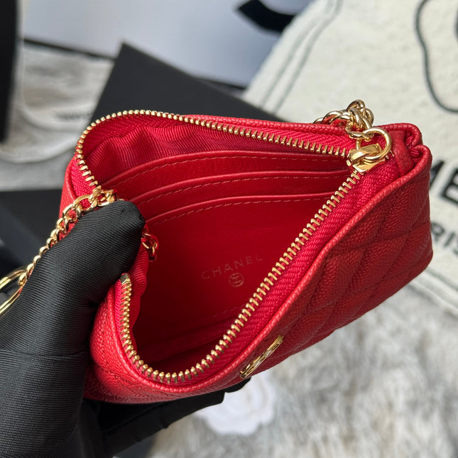 CC CLASSIC ZIPPED POUCH 14 IN RED GRAINED CALFSKIN GOLD-TONE CHARM CHAIN