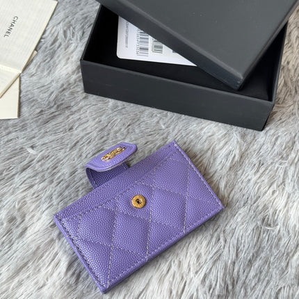 CARD HOLDER 10 CIRCLE CLASP IN BABY PURPLE CAVIAR LEATHER GOLD-TONE METALLIC