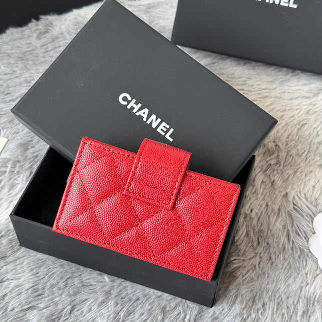 CARD HOLDER 10 CIRCLE CLASP IN RED CAVIAR LEATHER GOLD-TONE METALLIC