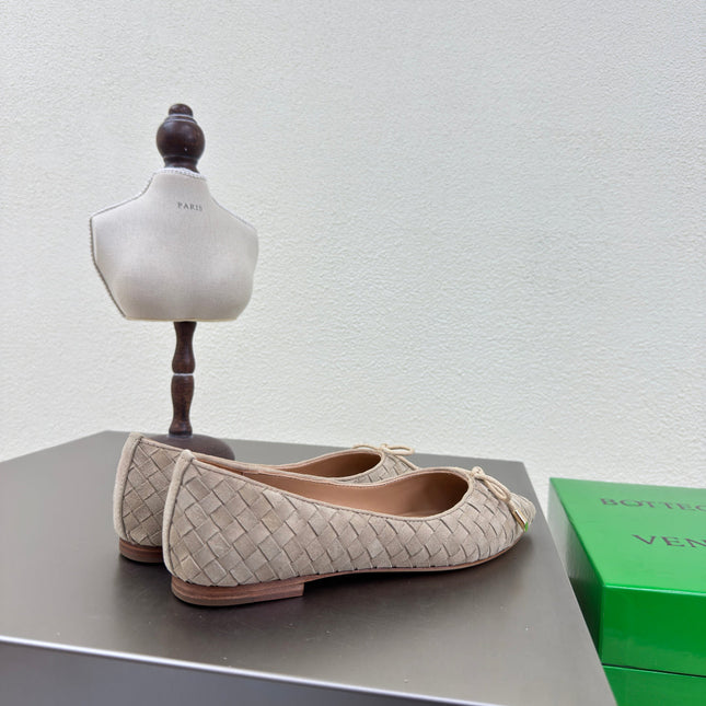 BALLET FLAT IN LIGHT BROWN INTRECCIATO SUEDE WITH BOW